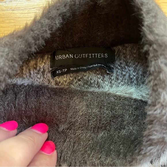 Urban outfitters fuzzy swirl crop sweater size XS - Picture 3 of 5